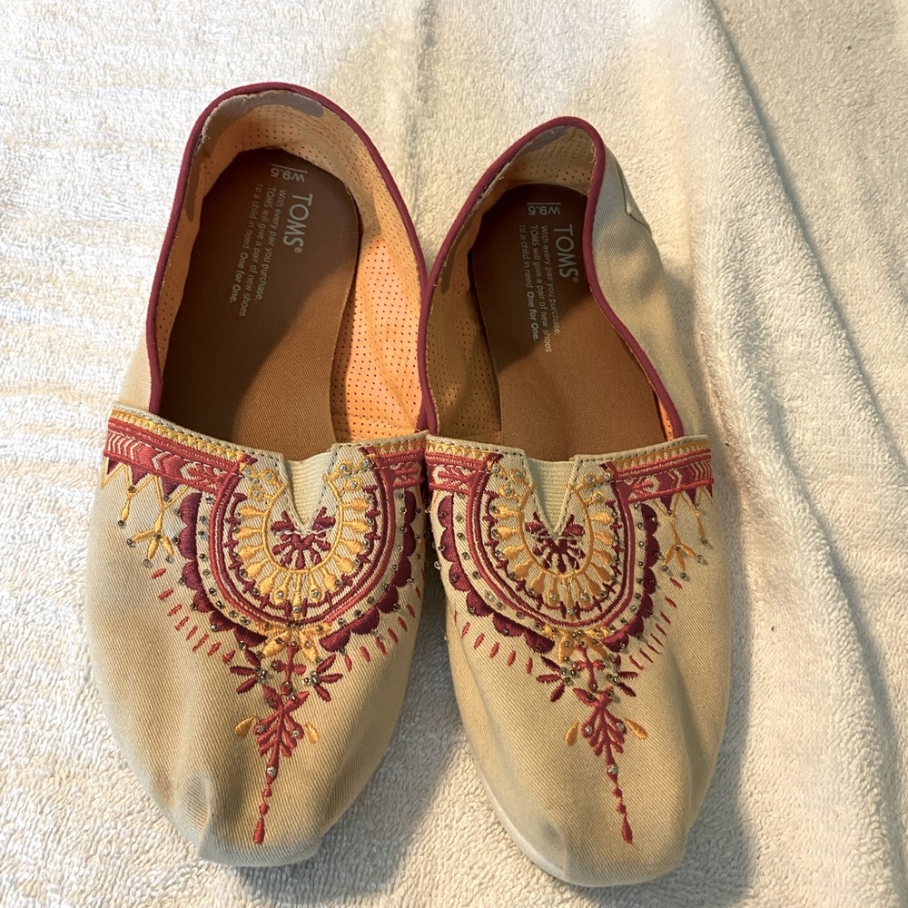 Toms